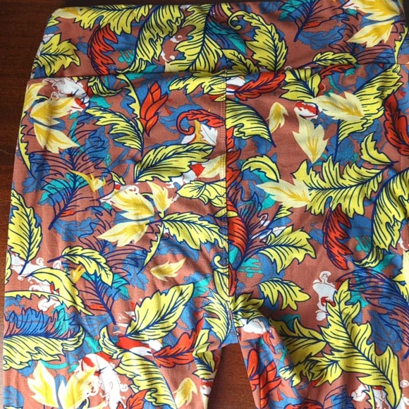 LuLaRoe leggings tall and curvy leaf pattern - Picture 5 of 6